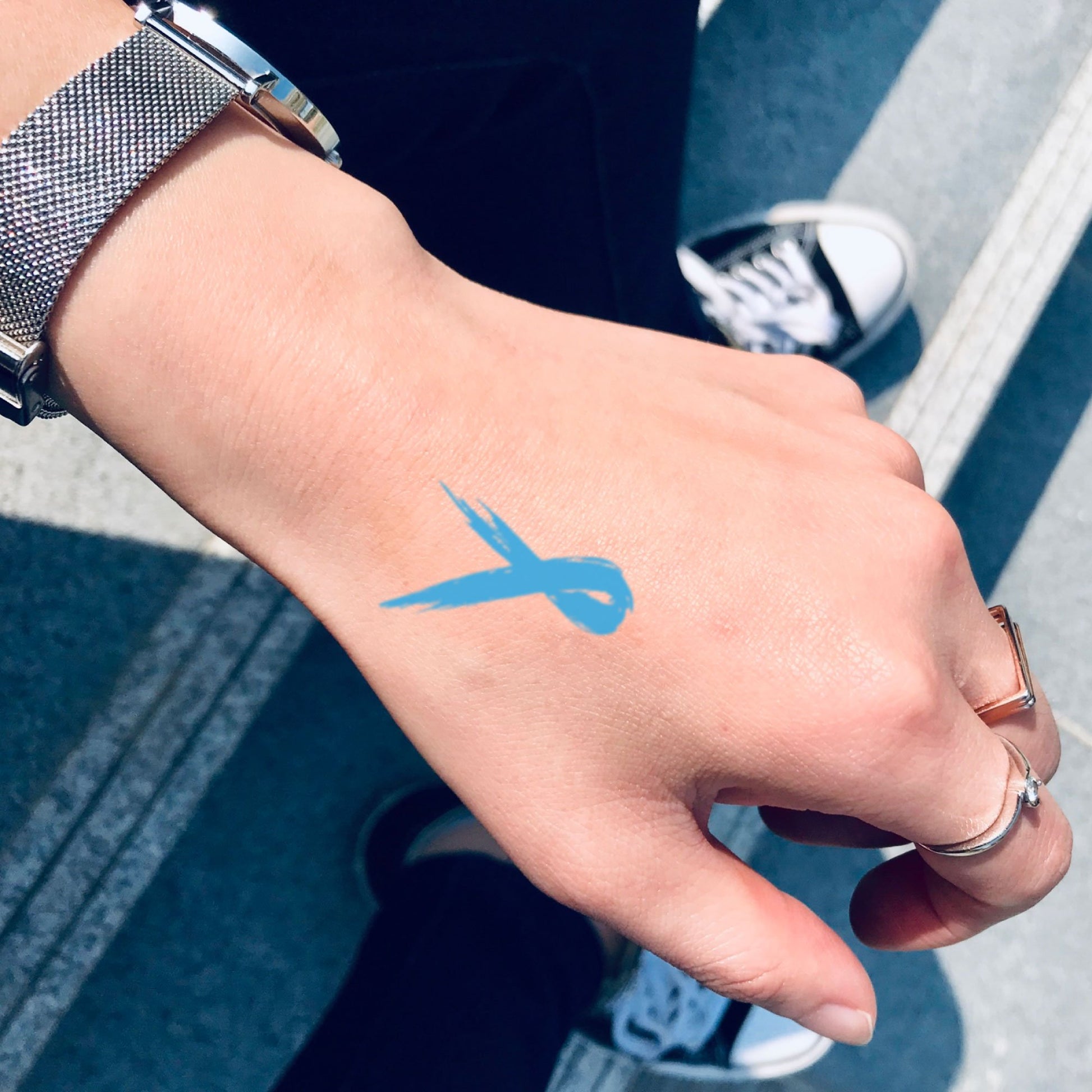 fake small als color temporary tattoo sticker design idea on hand